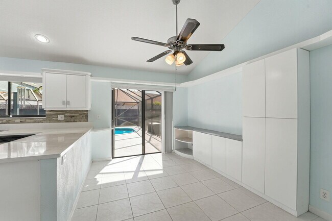 Building Photo - 9284 Laurel Green Dr