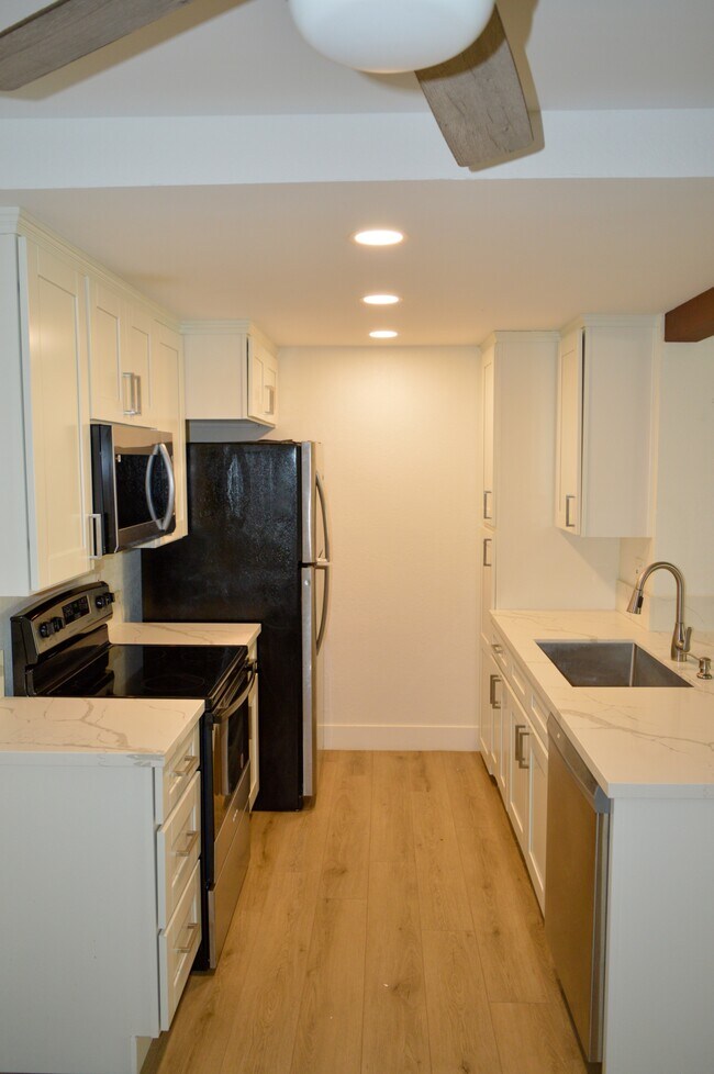 Building Photo - 3535 Banbury Dr