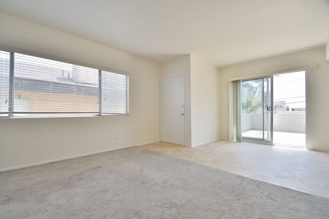 Building Photo - r246