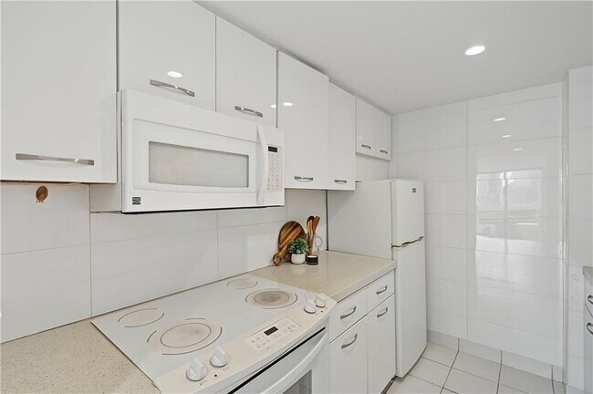 Building Photo - 1280 W Peachtree St NE