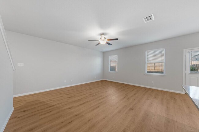 Building Photo - Spacious 3-Bed Townhome with Garage & Fenced Yard in New Braunfels – 1,920 Sq Ft!