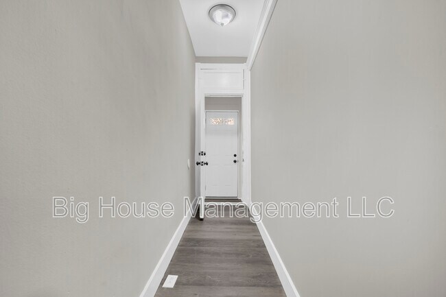 Building Photo - 333 S Lehigh St