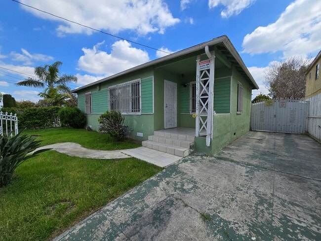 Building Photo - 9618 Kalmia St