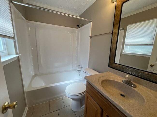 Building Photo - Renovated 3 Bedroom 2 Bath Home for Rent!