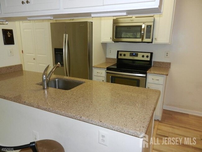 Building Photo - 54 Norwich Pl