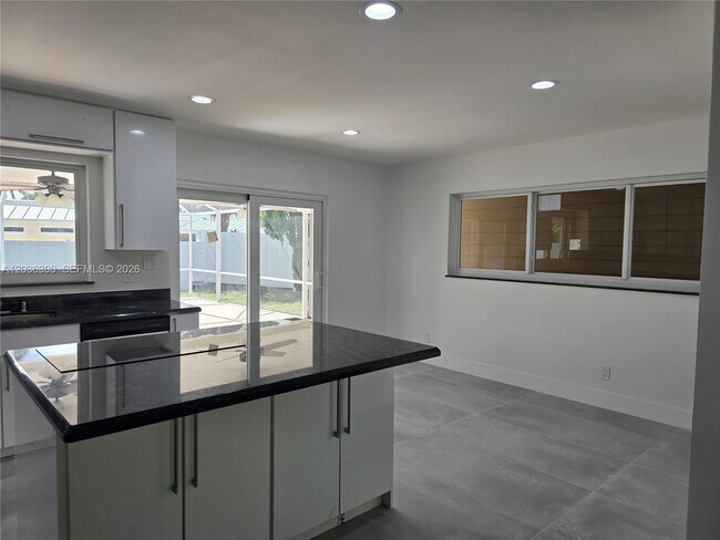 Building Photo - 1565 Thumb Point Dr