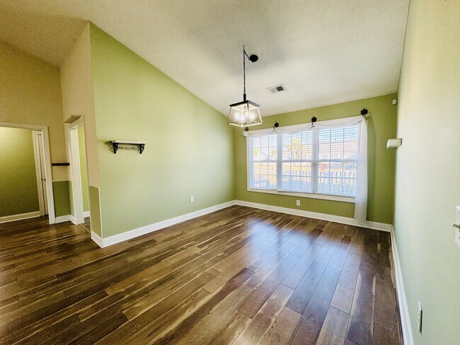 Building Photo - 932 Eaglet Cir