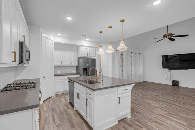 Building Photo - 7392 Mount Greylock Lp