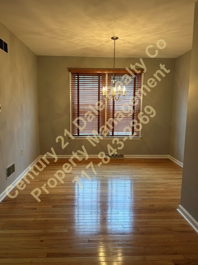 Building Photo - Beautiful 2 Bedroom Condo in West York Schools with a Large 2 Car Garage