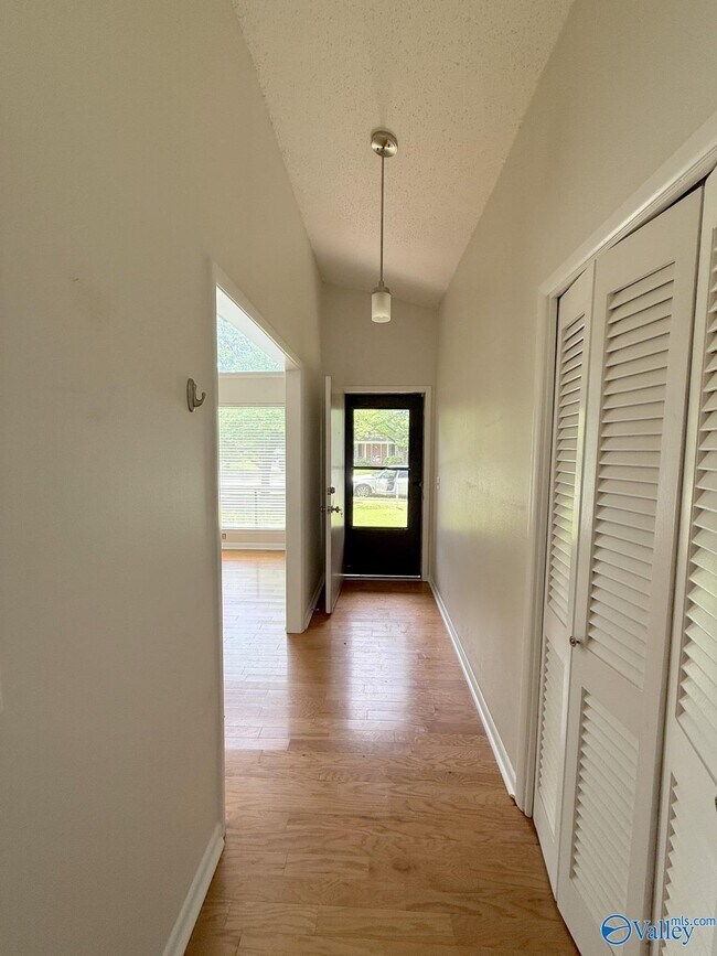 Building Photo - 2509 Excalibur Dr SE