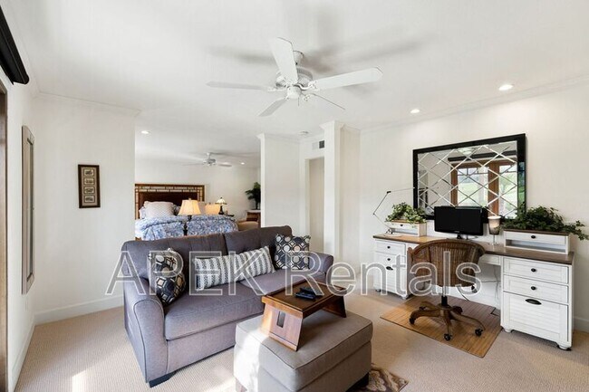 Building Photo - 74939 Vía Lago