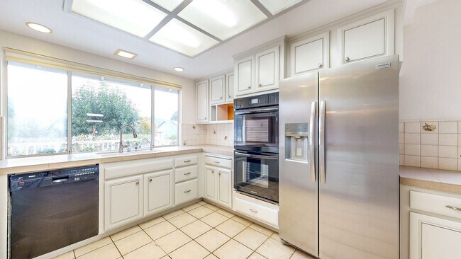Building Photo - 7971 Oakmont Dr