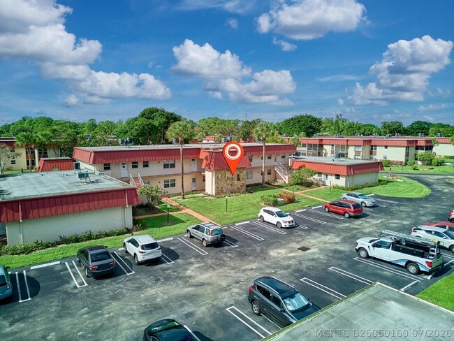 Building Photo - 12021 W Greenway Dr
