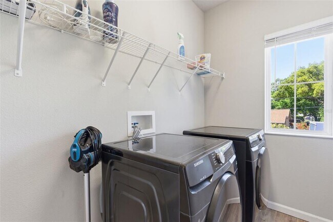 Building Photo - 3902 W Everett Ave