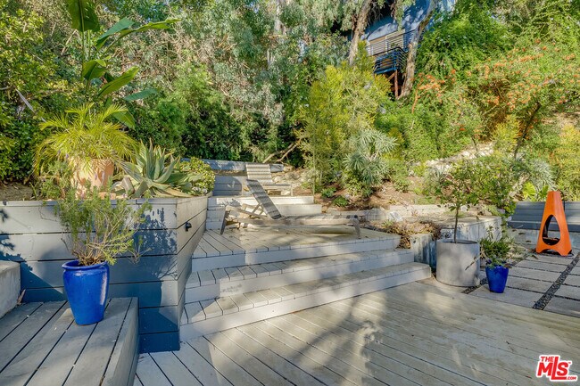 Building Photo - 7979 W Willow Glen Rd