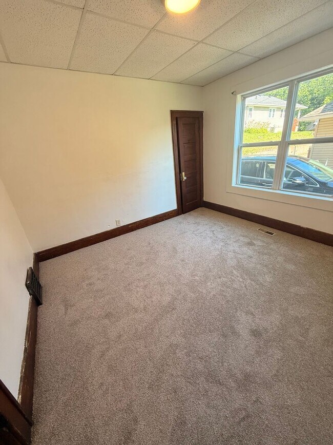 Building Photo - 2 bed 1 bath House for rent!