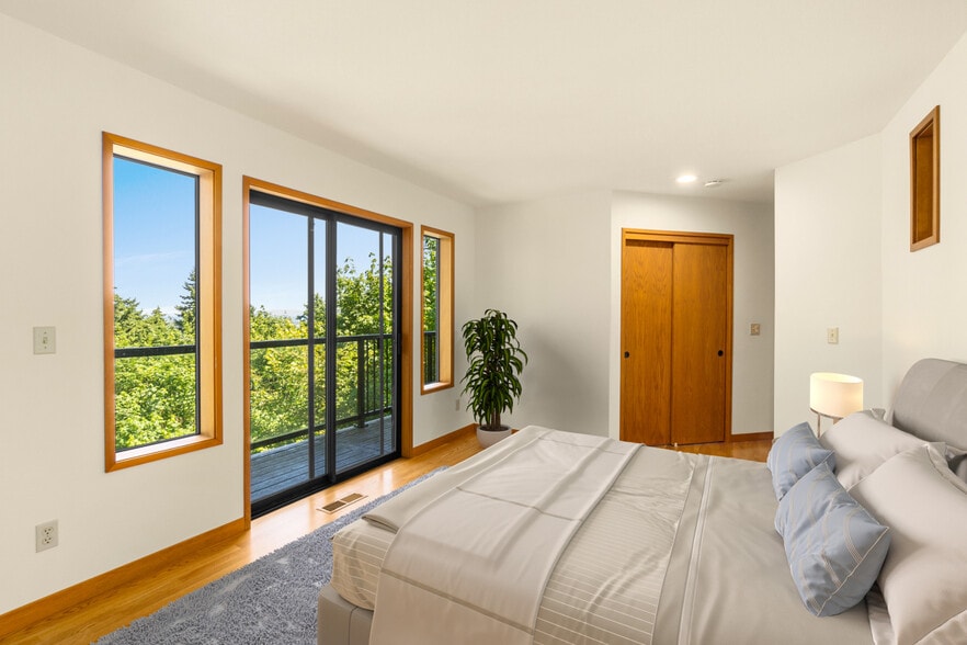 Virtually Staged - 2445 SW Montgomery Dr