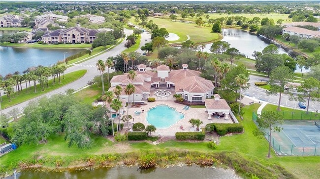 Building Photo - 13815 Fairway Island Dr