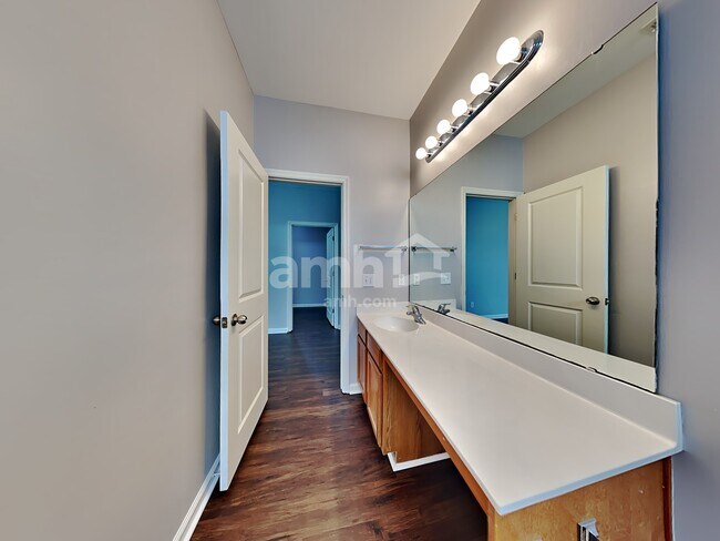Building Photo - 621 English Oak Cir