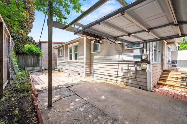 Building Photo - 304 Bomar St