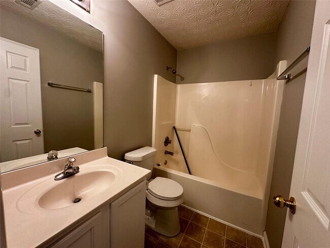 Building Photo - 413 Glenleigh Dr