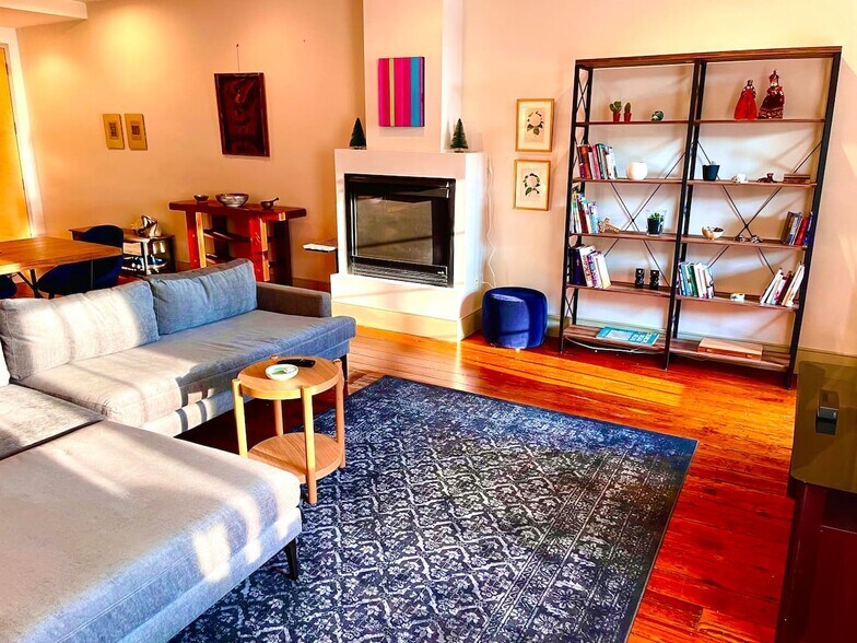 Building Photo - 32 N Front St