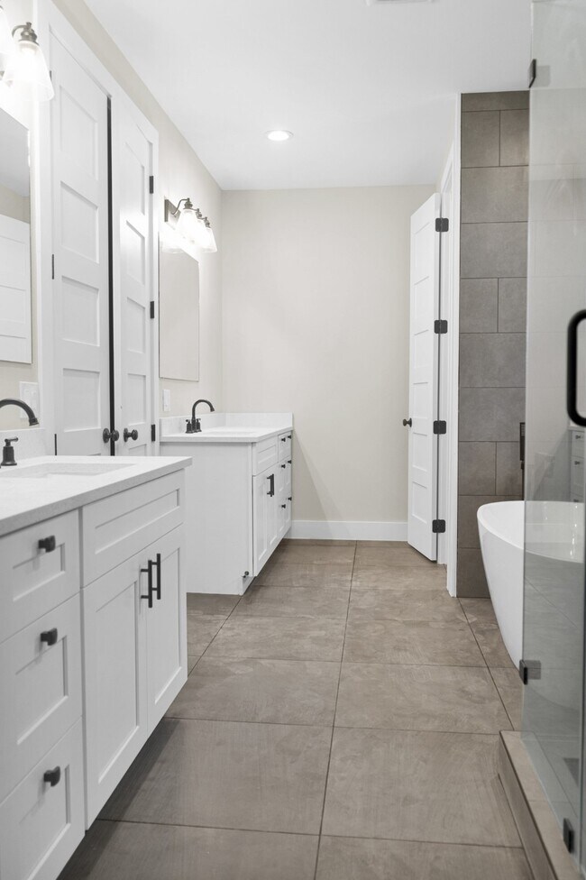 Building Photo - 257 Bentwood Dr