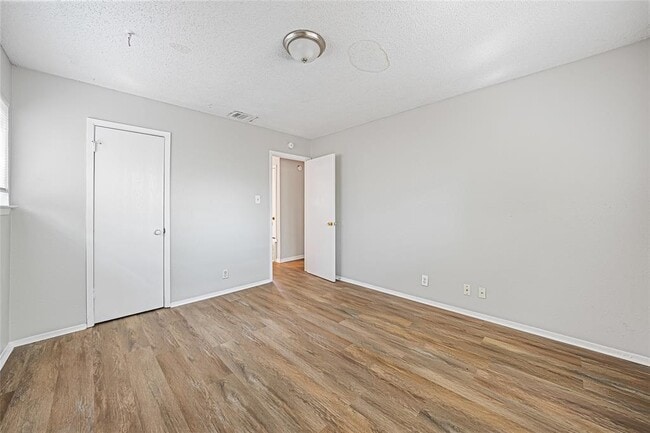 Building Photo - 1213 Dobie Dr