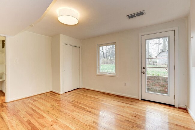 Building Photo - 9718 Holmhurst Rd