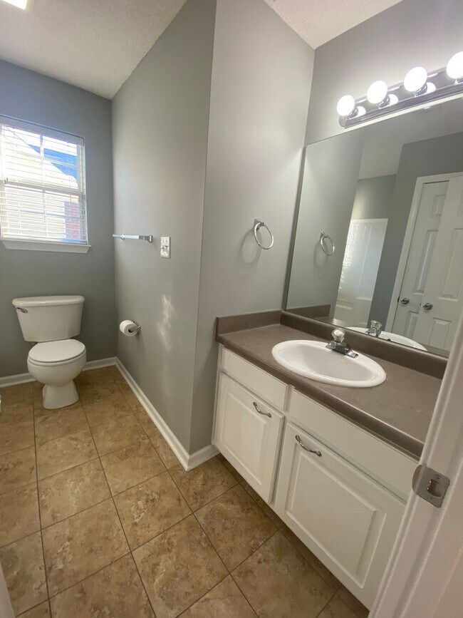 Building Photo - 221 Stirling Bridge Dr