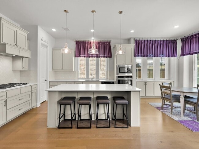 Building Photo - 439 Montrose Dr