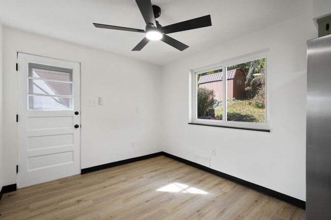 Building Photo - MOVE IN SPECIAL! SCORE HALF OFF 1ST MONTH'...