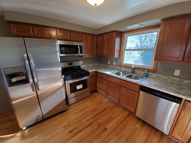 Building Photo - 3 bedroom Northside ranch