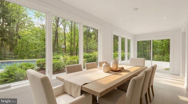 Building Photo - 10903 Beach Mill Rd