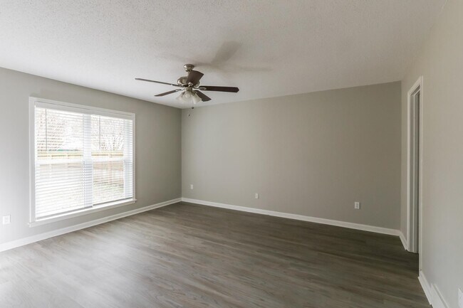 Building Photo - 4652 Benoit Dr