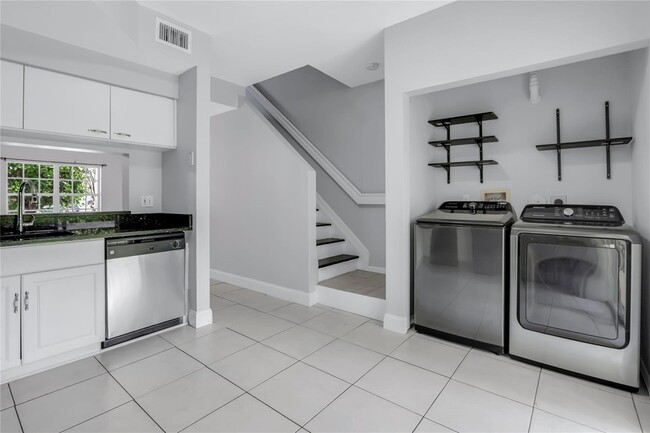 Building Photo - 9968 NW 57th Manor