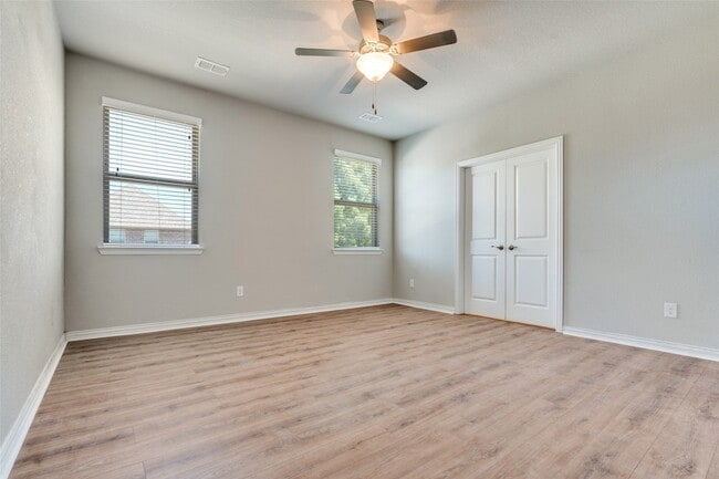 Building Photo - 616 Club Dr
