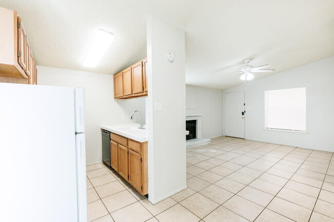 Building Photo - 140 N Troy Ave
