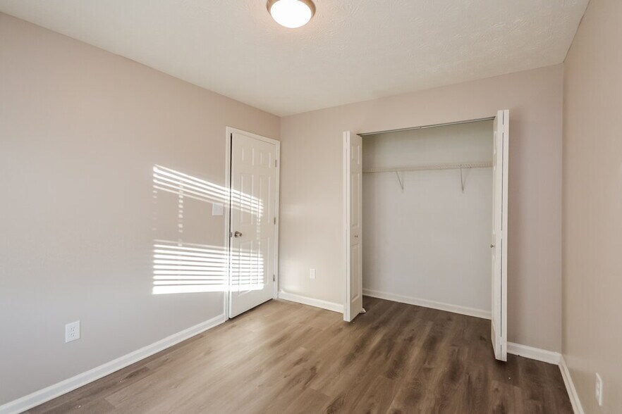 Building Photo - 1693 Laurel Creek Cir