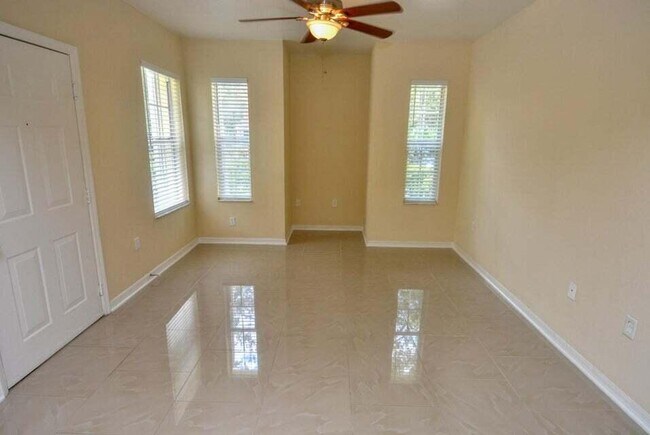 Building Photo - 110 SW Peacock Blvd