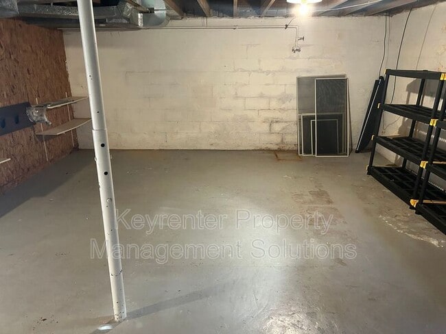 Building Photo - 127 College Cir