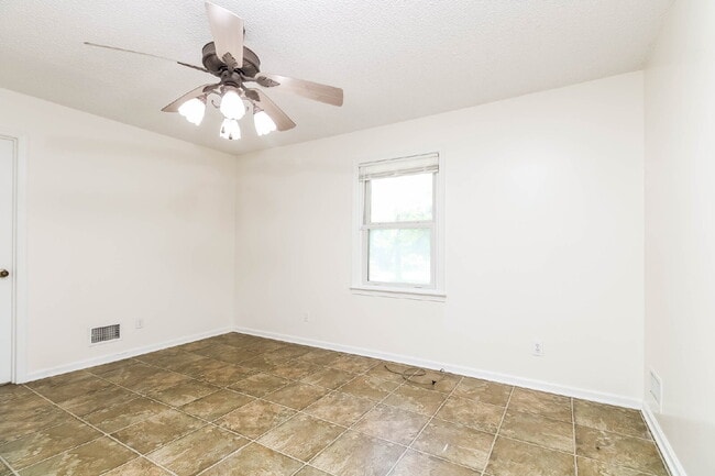 Building Photo - Charming 3-Bed, 2-Bath Home in Columbia’s Serene Highgate Neighborhood!
