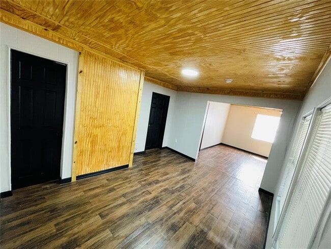Building Photo - 1023 Ave D