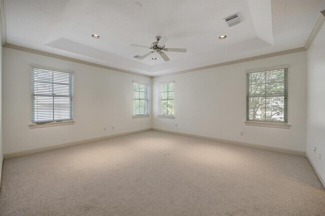Building Photo - 5972 Inwood Dr