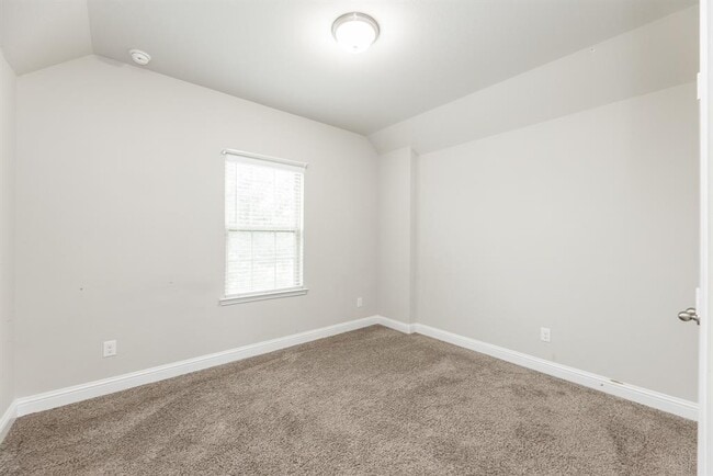 Building Photo - 207 Denfield Ct