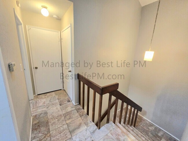 Building Photo - 9 Mountain Cir