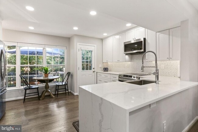 Building Photo - 8078 Sebon Dr