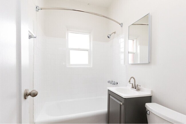 Interior Photo - Manhattan III