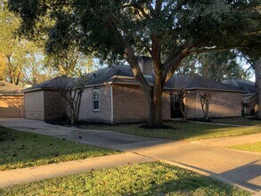 Building Photo - 16395 Havenpark Dr