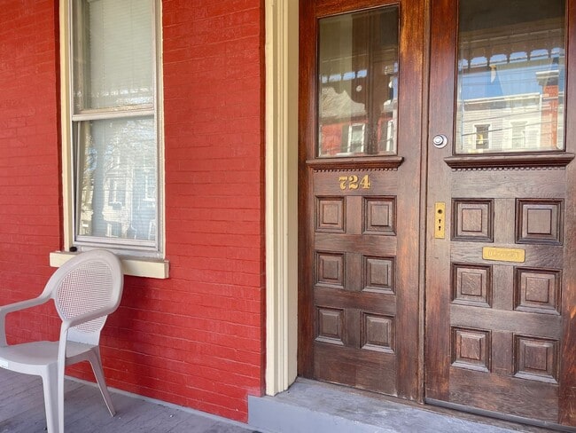 Building Photo - 724 1st St
